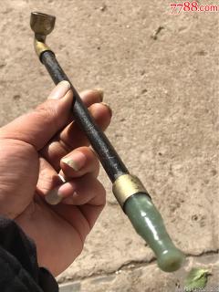 老和田玉烟嘴烟袋一杆,烟嘴有老残包,带工烟锅杂木杆,整体品相还不错
