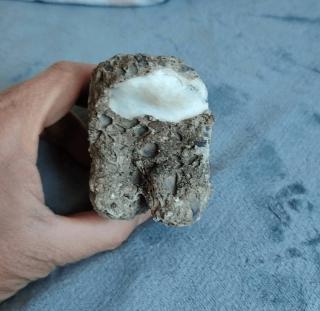 《和田玉带皮原石》